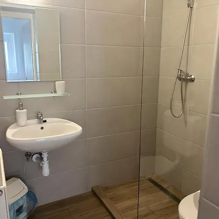 Hungaria Apartman *